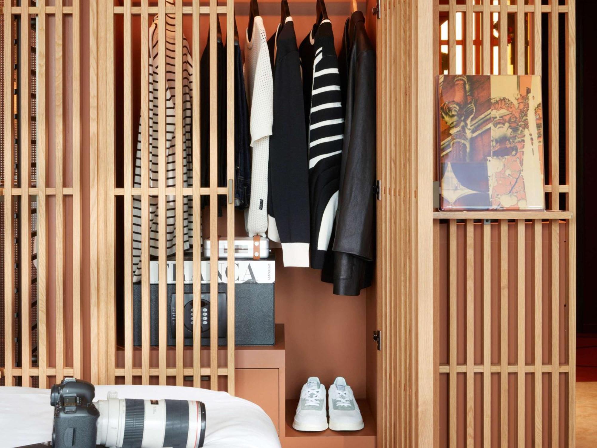 So/ Paris Hotel Exterior foto A wardrobe