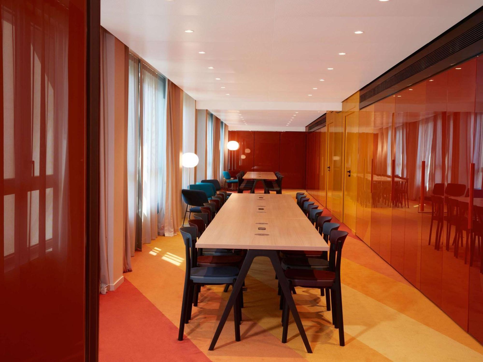 So/ Paris Hotel Exterior foto The interior of the library